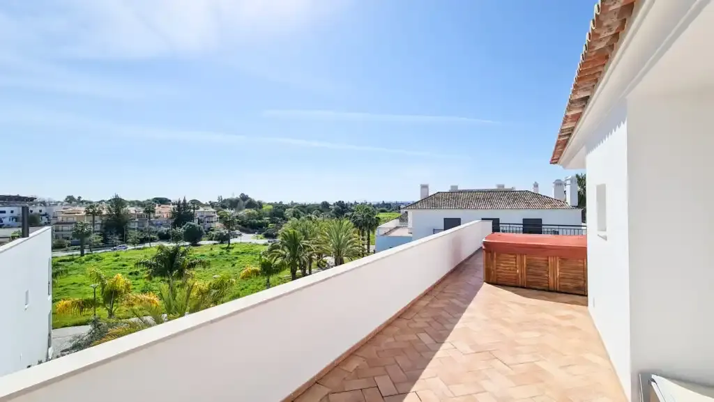 Luxury 3 bedroom penthouse at O Pomar 7